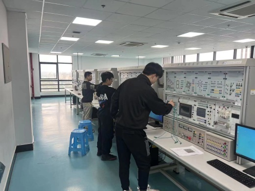 D:\电气工程系\各类比赛资料\技能运动会\25届师生技能运动会\机电一体化设备组装与调试\照片4 (1).jpg